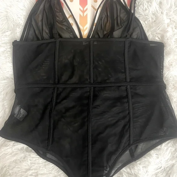 Em’s Closet - Picture 2 of 2